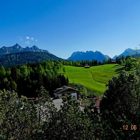 Emerald Alpine Apartment Seefeld *