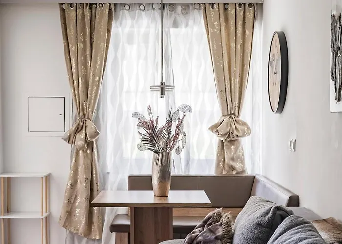 Emerald Apartament *